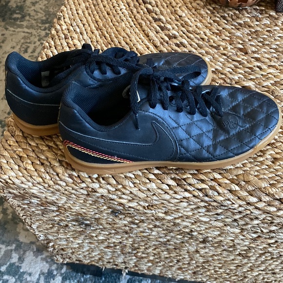 Nike “10D” kids soccer shoes size 3.5Y - Picture 1 of 8